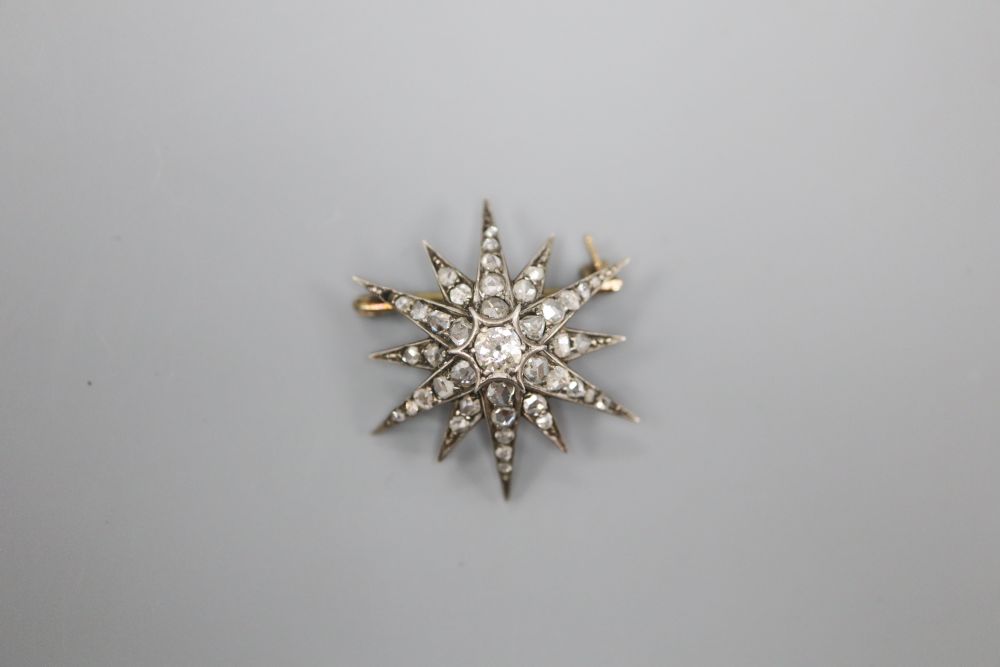 An Edwardian gold and diamond starburst brooch pendant, 3cm